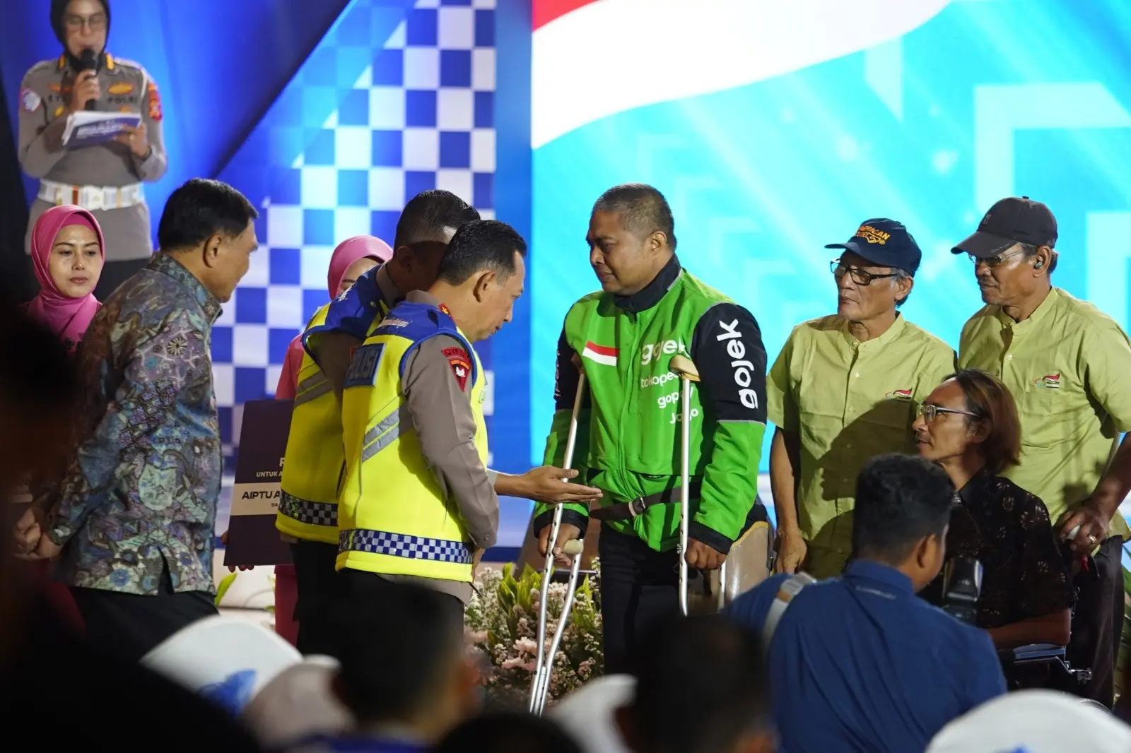 traffic-corps-provides-prosthetic-leg-and-wheelchair-to-injured-drivers