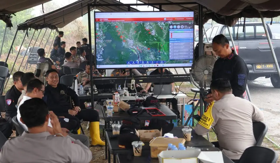 central-kalimantan-police-chief-inspects-peatland-fire-wetting-using-x-fire-chemical