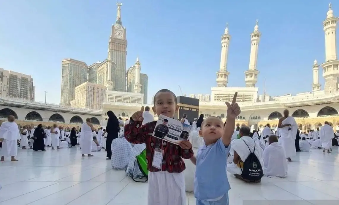 INP Chief Awards Free Umrah Pilgrimage to Bogor Siblings Named Presisi