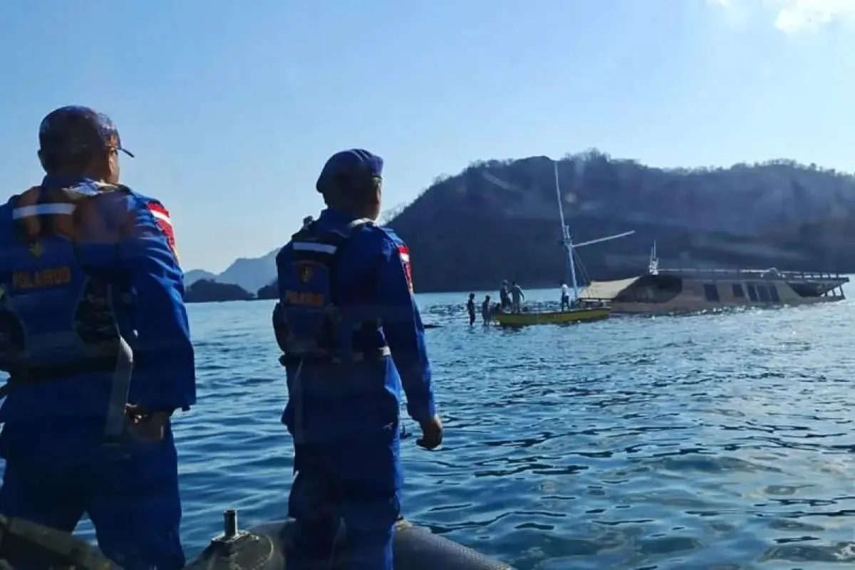 13 Tourists Rescued following the Capsized of a Boat in Labuan Bajo Waters