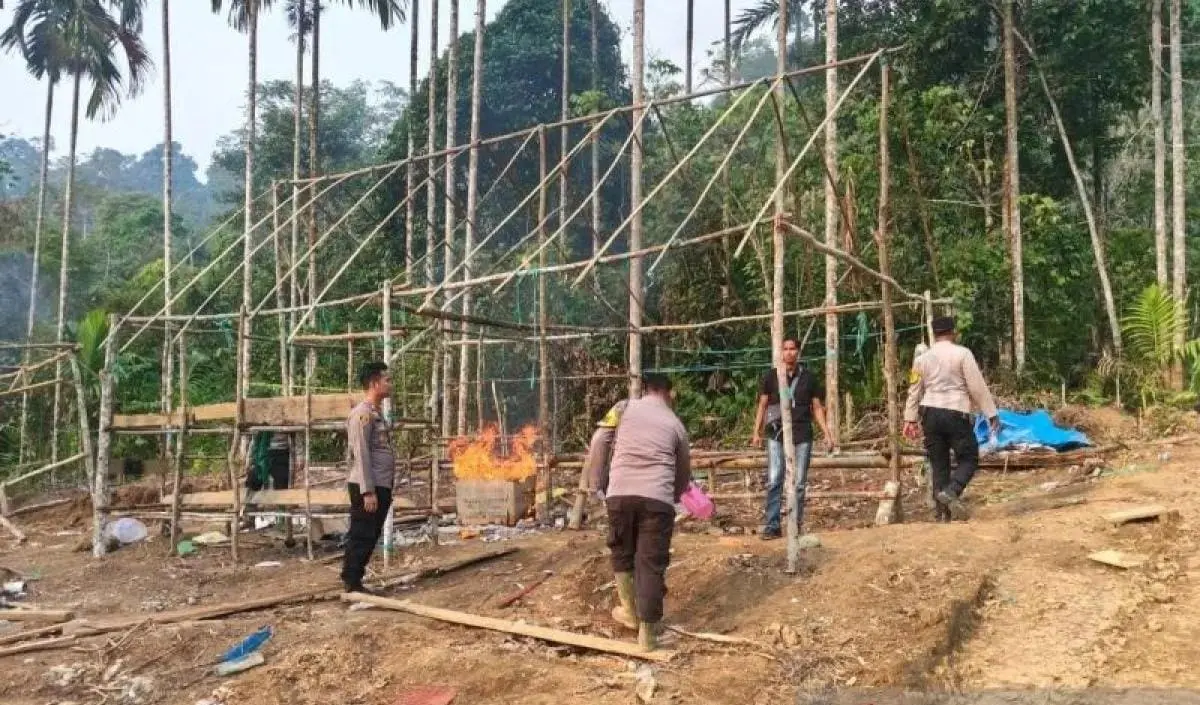 illegal-mining-equipment-found-during-raid-police-continue-patrol-to-prevent-peti-in-jambi