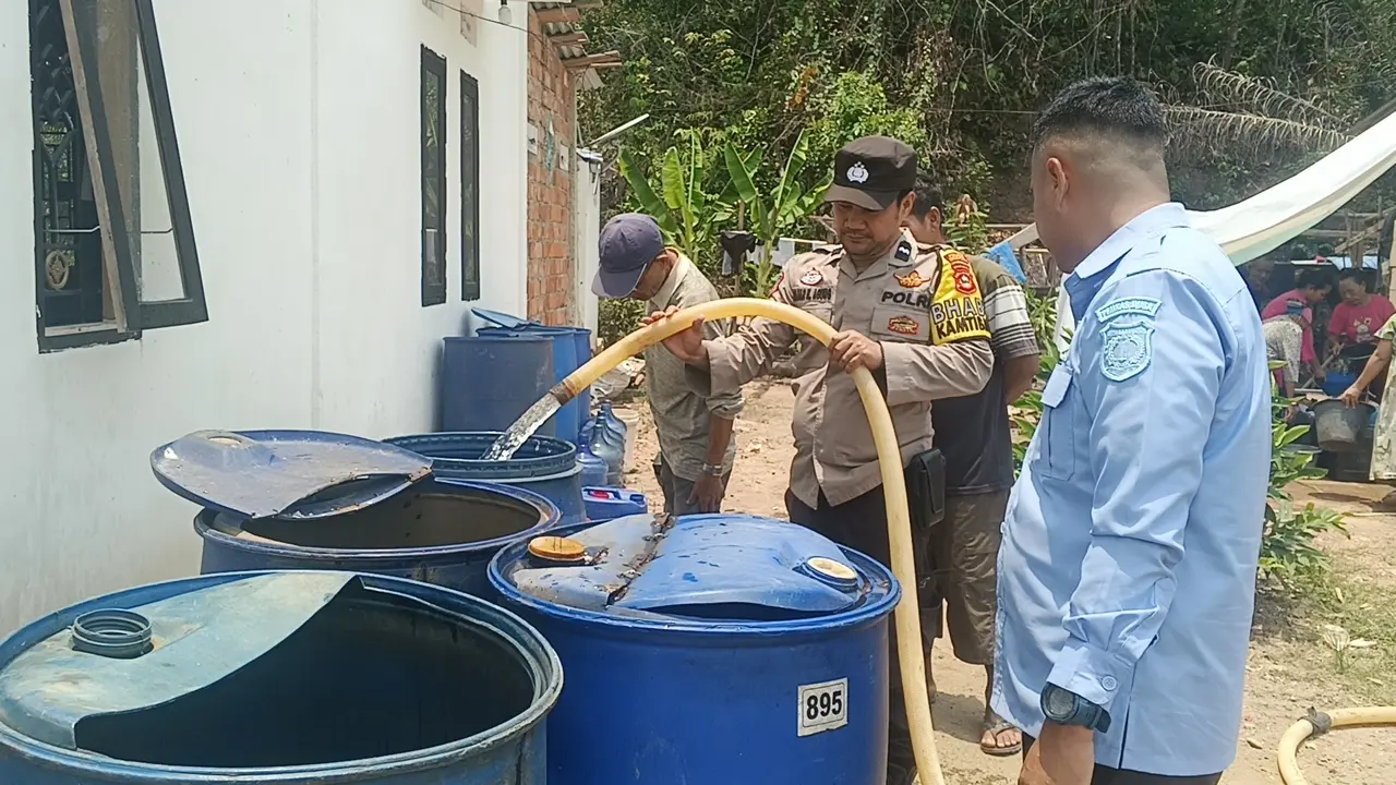 Suffering from Droughts, Clean Water Aid Provided to the People of Musi Banyuasin