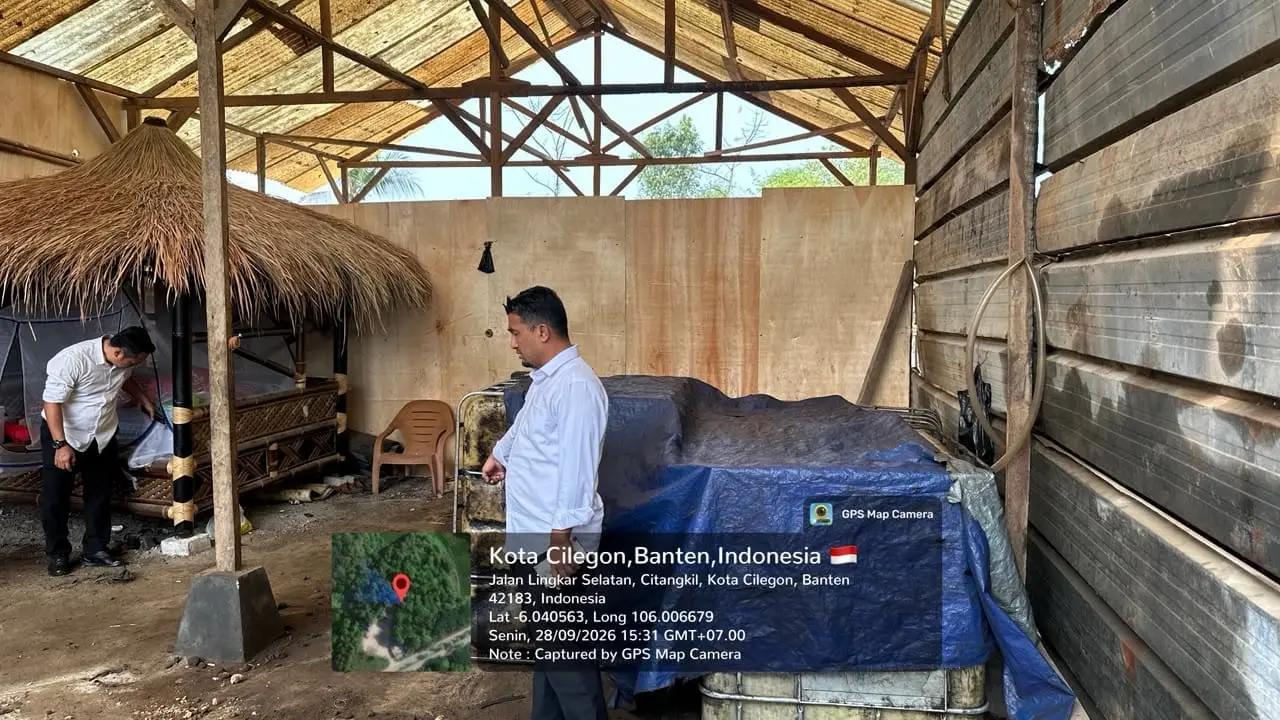 police-visit-the-location-suspected-of-storing-illegal-subsidized-fuel-in-cilegon
