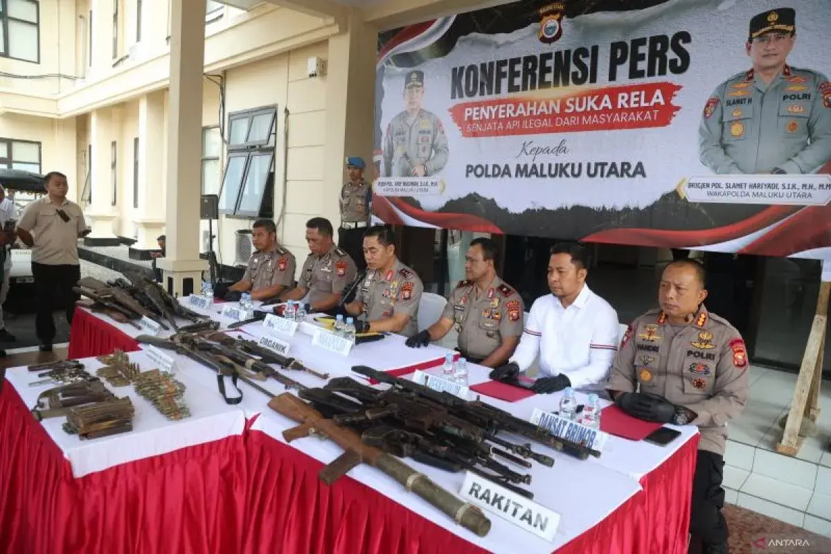 32 Firearms Voluntary Surrendered to the Police in North Maluku