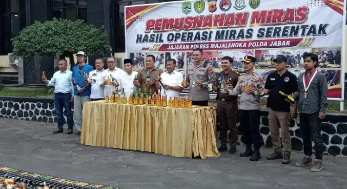 2,348 Alcoholic Beverages Confiscated and Destroyed by Police in Maintaining Security