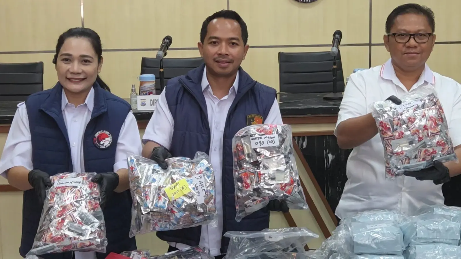 1932-cartridges-of-etomidate-seized-by-police-after-an-attempt-to-smuggle-from-jakarta-to-east-java