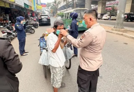 Police Delivers 2,000 Masks to Public in Supporting Community Health