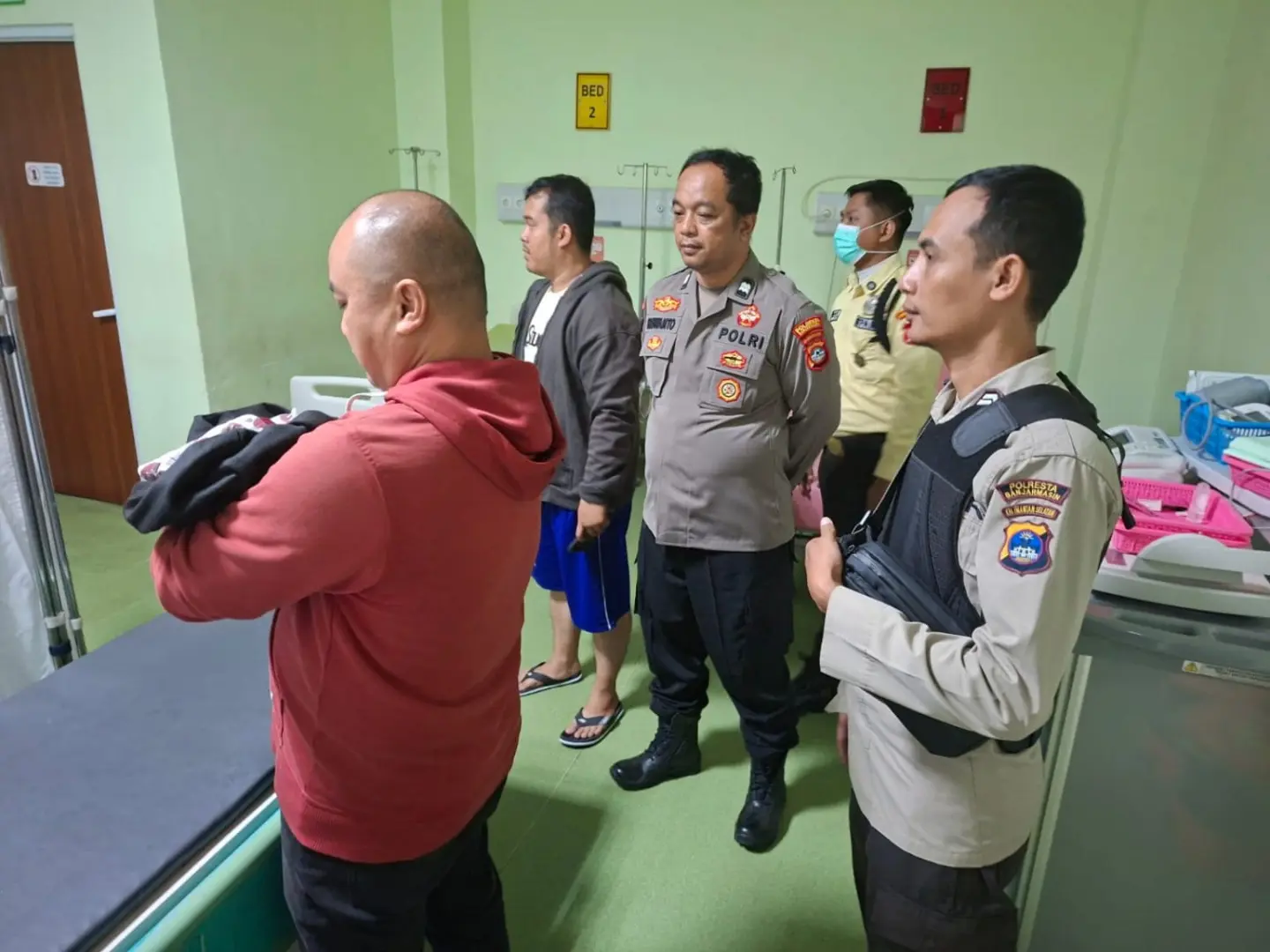 police-to-search-the-parents-of-baby-left-behind-in-a-porch-in-banjarmasin