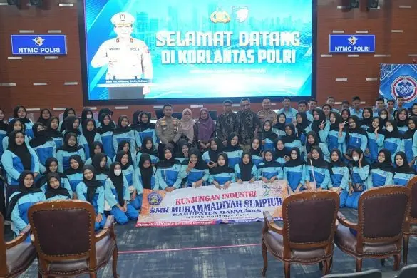 inp-traffic-corps-introduced-their-tech-to-vocational-school-student-from-central-java