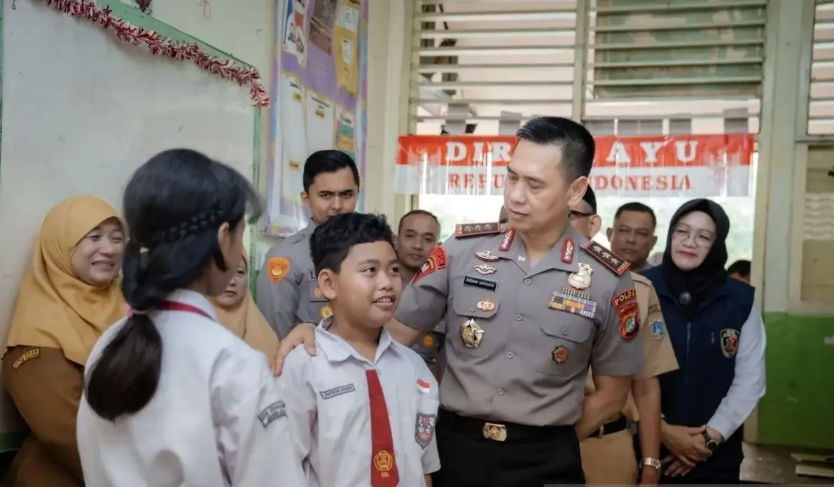 metro-jaya-police-chief-promotes-safety-and-anti-bullying-at-local-elementary-school