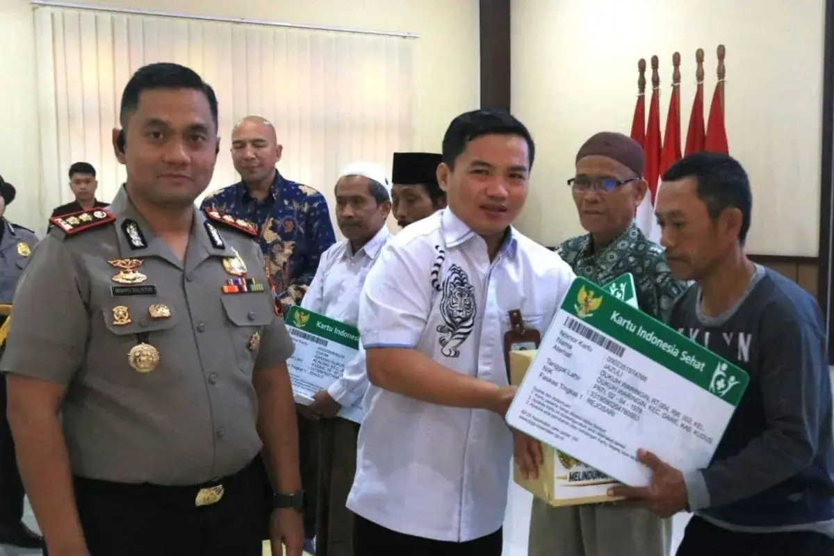 Kudus Police Register 548 Vulnerable Workers to JKN-KIS Health Program