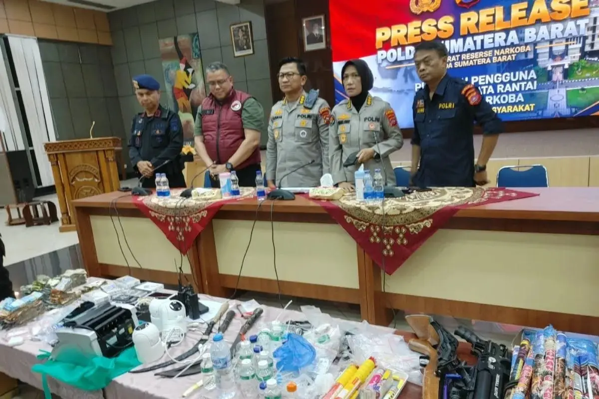 key-clue-of-international-drug-ring-involvement-found-after-a-raid-in-gaung-market-padang