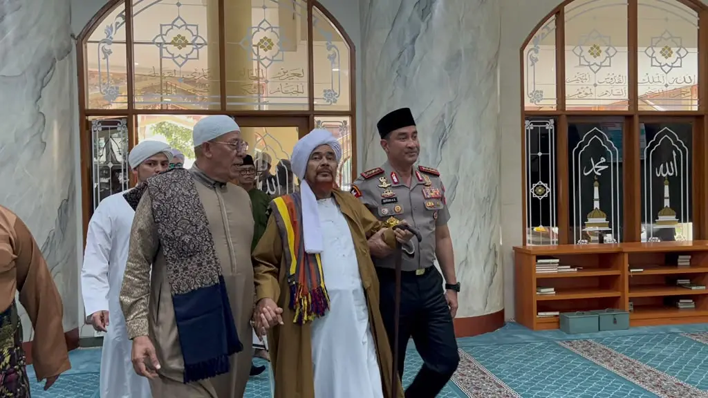 INP Chief Meets Cleric Habib Umar to Strengthen Ulama-Police Synergy