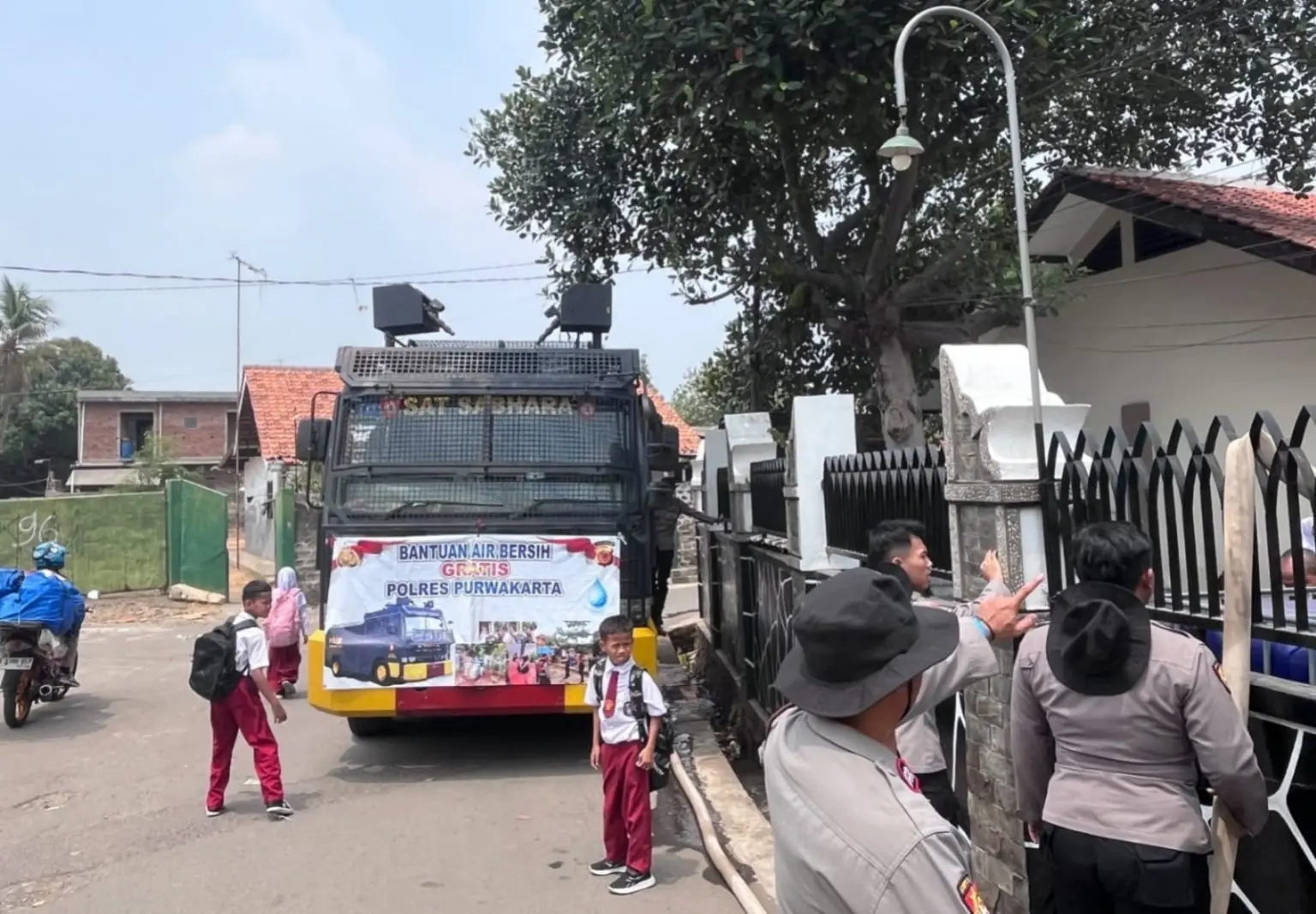 Purwakarta Police Deliver Clean Water to School Using Tactical Vehicle