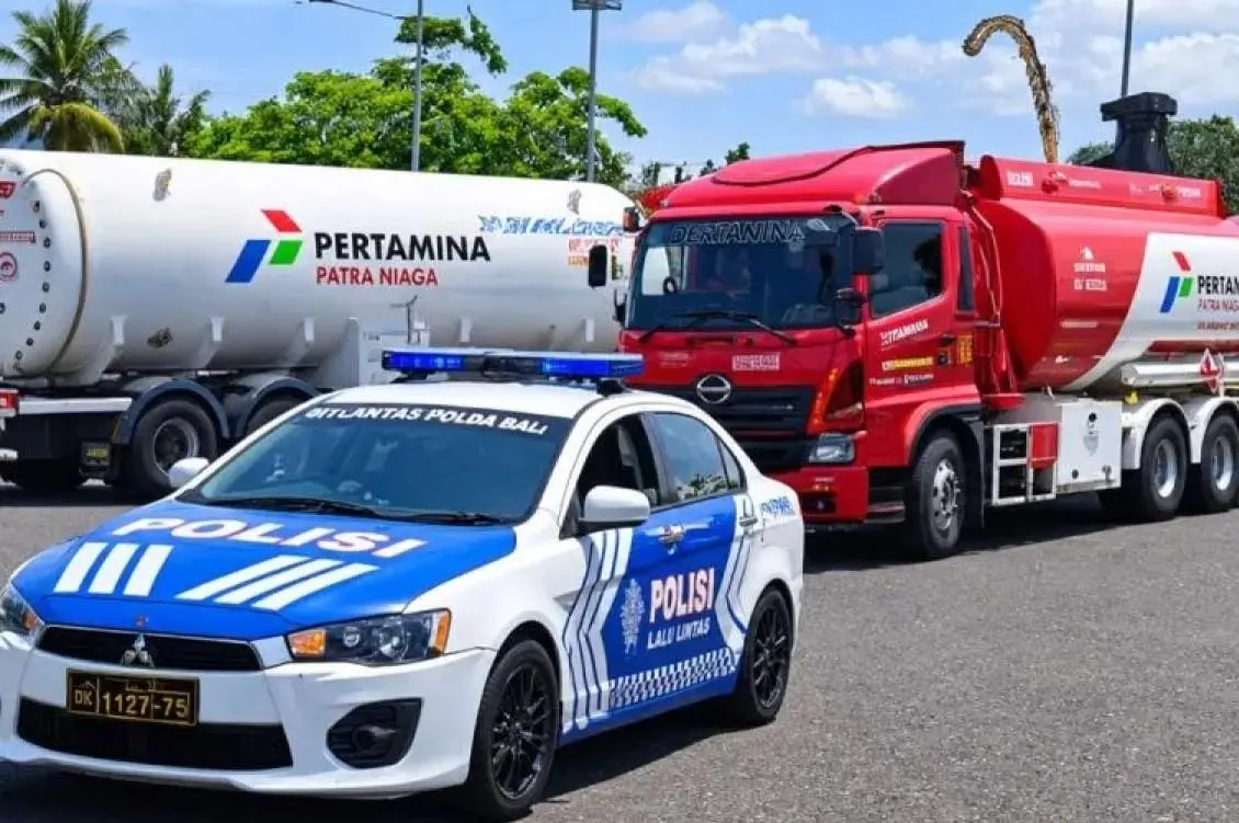 Bali Police Escorts Pertamina Fuel Trucks to Accelerate Station Deliveries