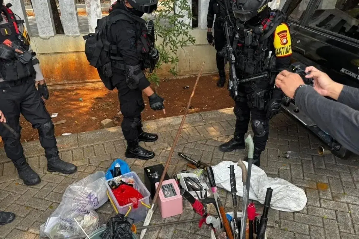 combing-the-area-prone-to-drug-distribution-police-seized-numerous-evidence