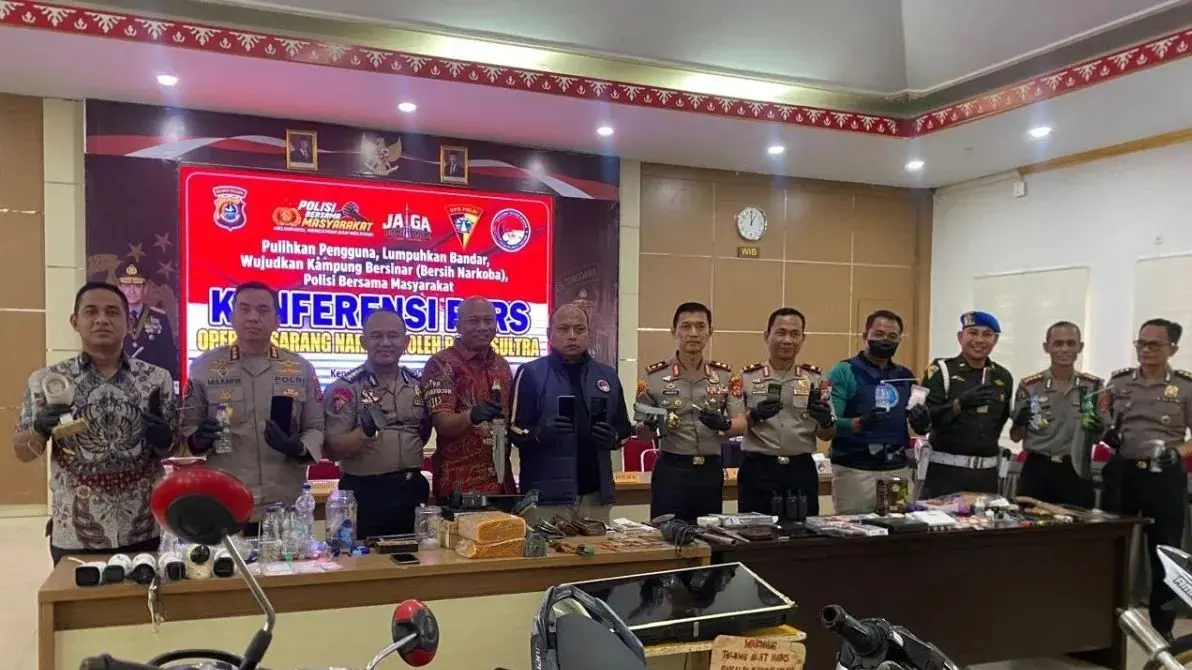 Southeast Sulawesi Police Raids Kendari Drug Haven, Arresting 11 and Seizing Paraphernalia