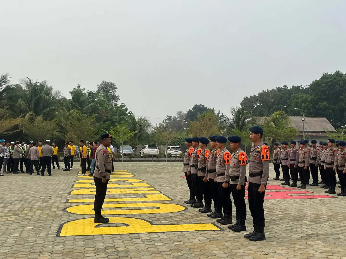 200 Brimob Officers Receive Technical Briefing Before South Sumatra Wildfire Deployment