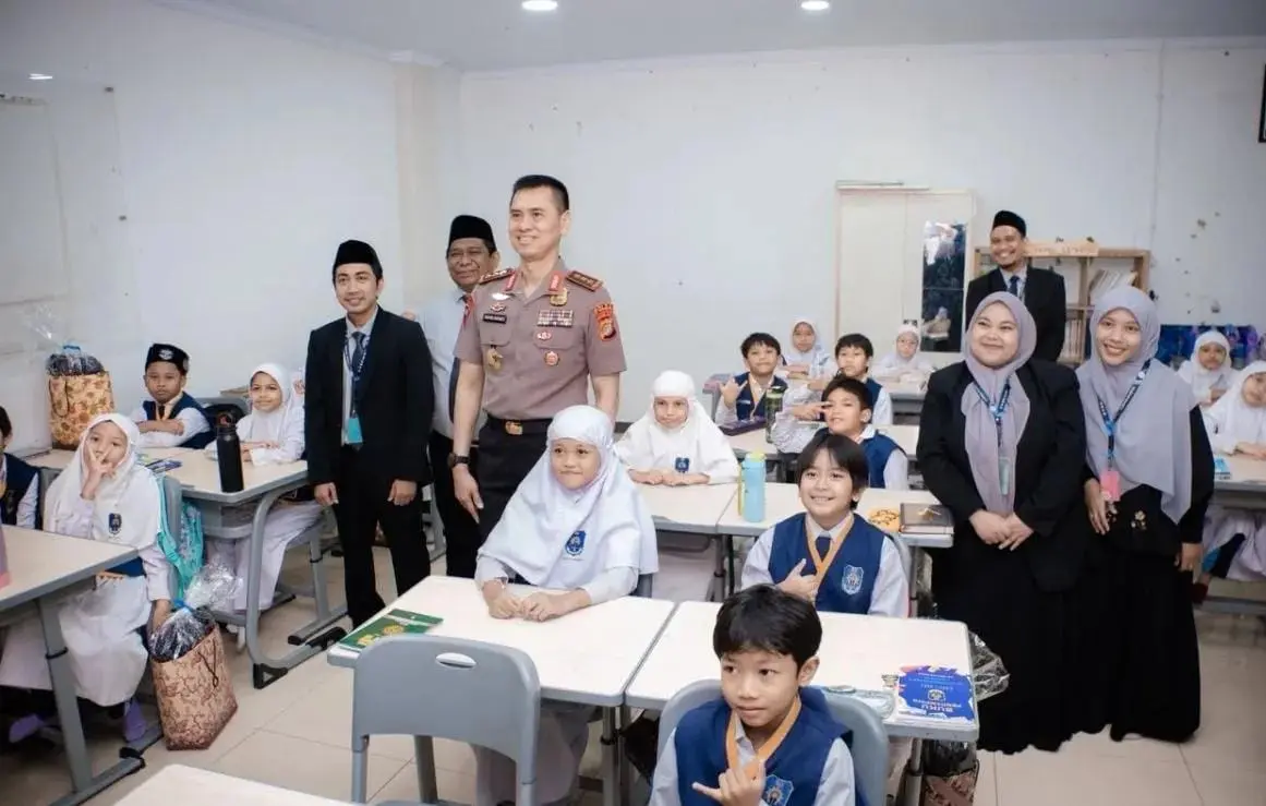 jakarta-police-chief-supports-the-early-ai-learning-for-elementary-school-students