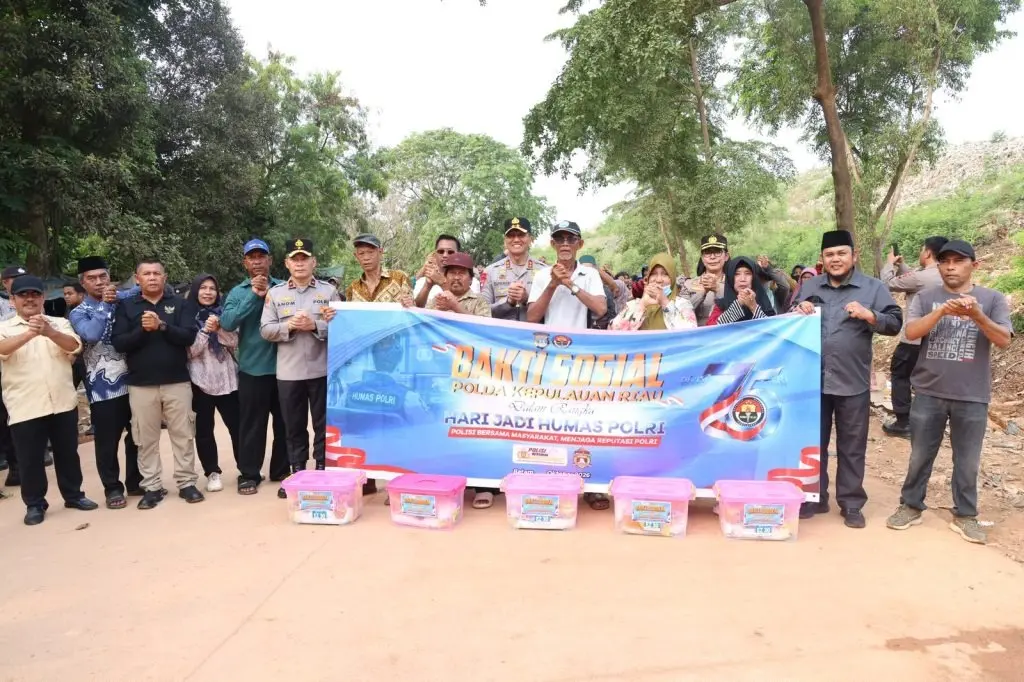 Riau Islands Police Host Social Services at Punggur Landfill Batam