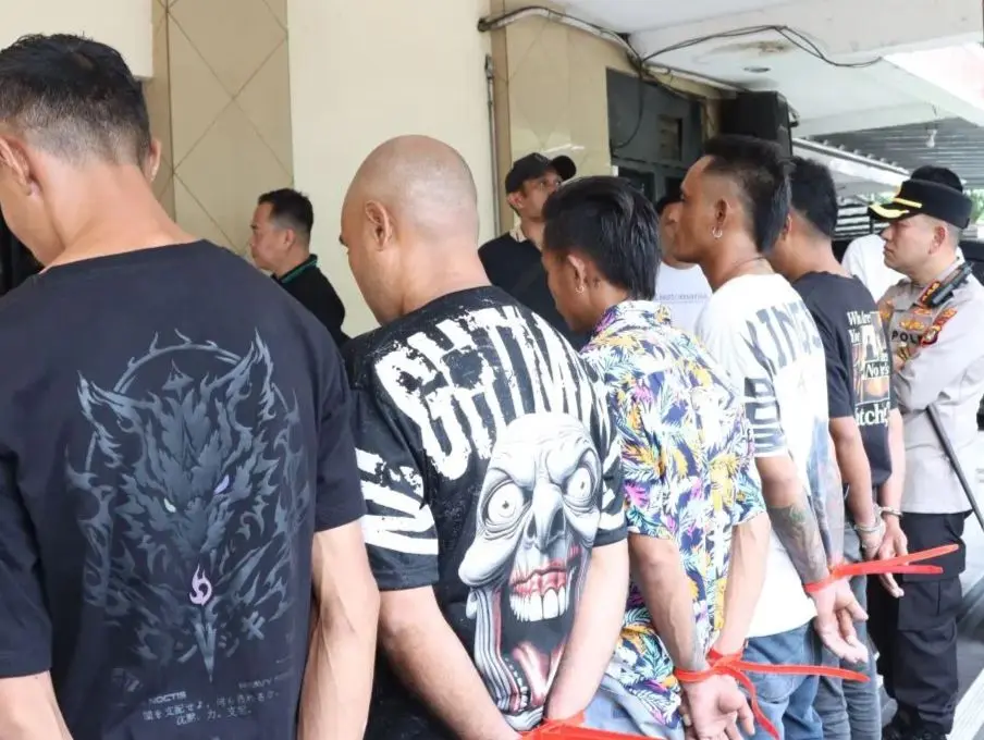 calling-110-hotline-service-five-debt-collector-arrested-after-threatening-a-man
