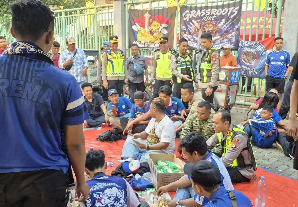 2000-joint-officers-deployed-for-persija-vs-arema-football-match-in-bekasi