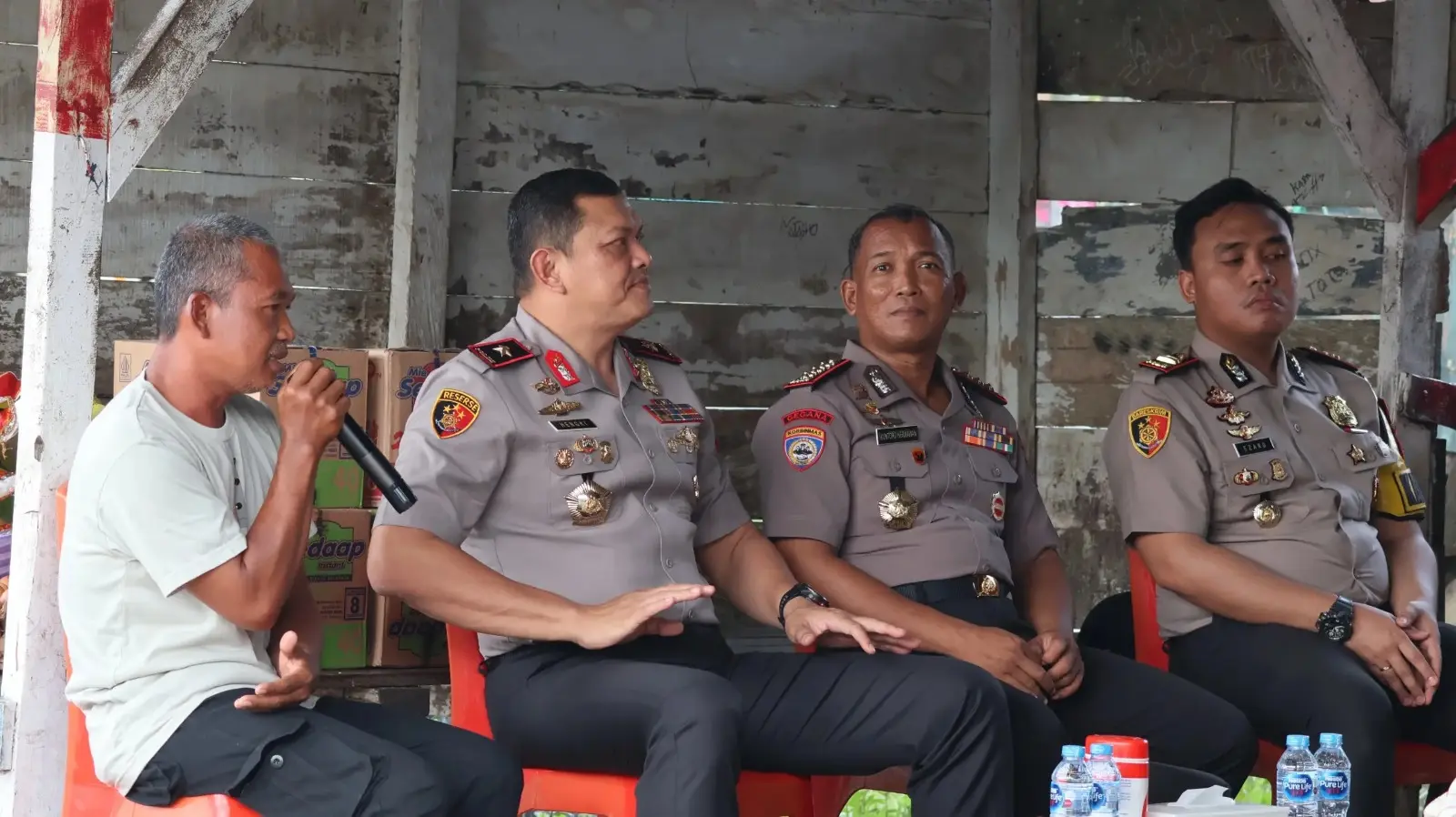 Police Care for Unemployment Reached People Seeking Job in Papua