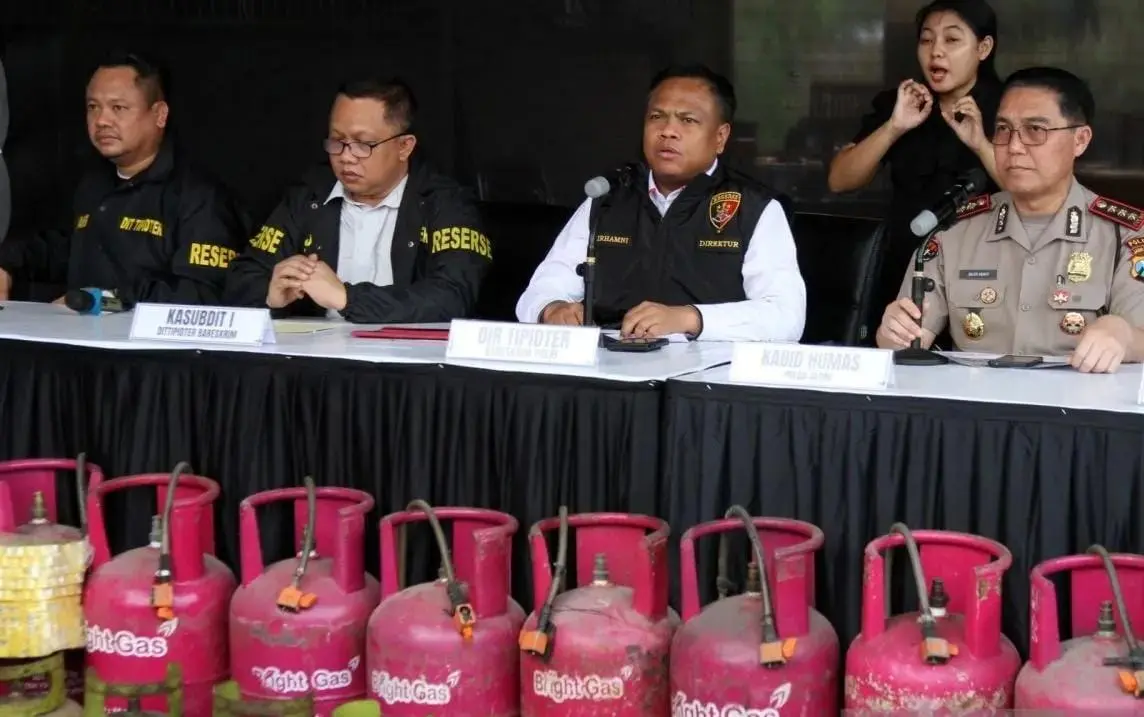 two-suspects-arrested-for-adulturating-thousands-of-subsidized-lpg-loss-reached-idr-21-billion