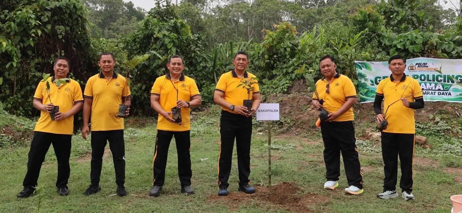 southwest-papua-police-implement-green-policing-initiative-to-promote-environmental-awareness