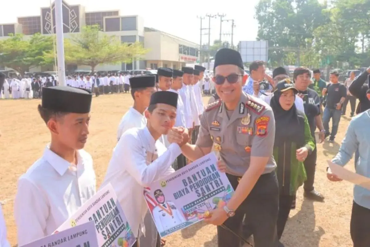 police-invites-islamic-boarding-school-students-to-join-in-nurturing-national-unity