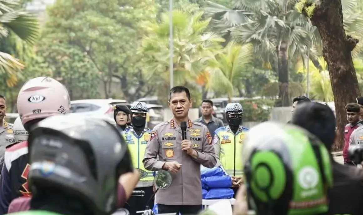 Police Invites Online Motorcycle Taxi Driver to Always Prioritize Safety and Health