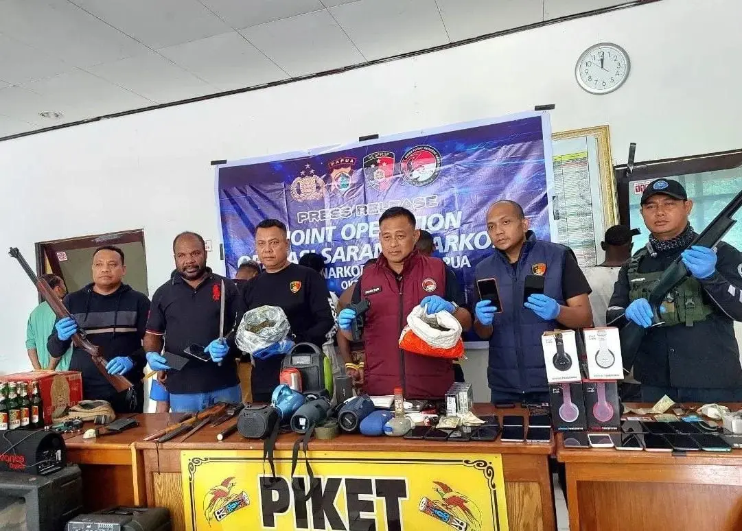 10-kg-of-marijuana-and-several-weapons-confiscated-by-police-in-papua