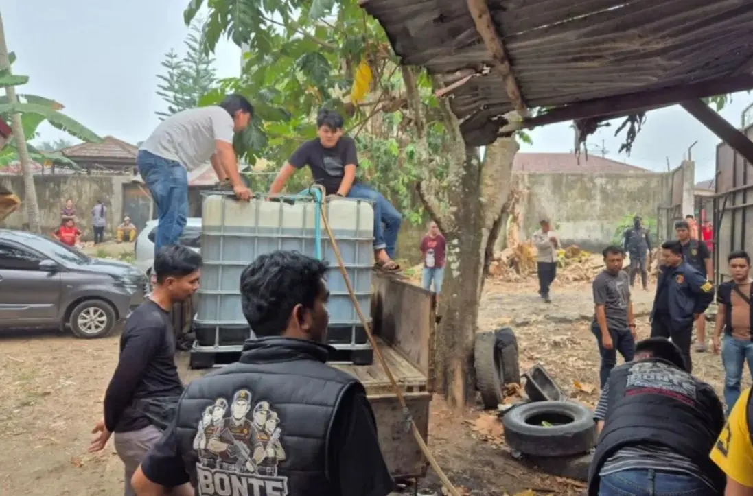 police-raids-illegal-fuel-oil-warehouse-in-rejong-lebong-33-tons-of-biodiesel-seized