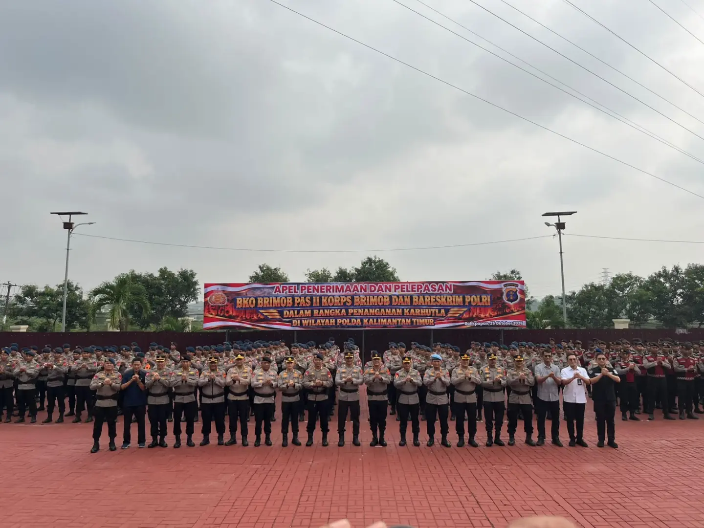 200-mobile-brigade-personnel-deployed-to-handle-wildfire-in-kalimantan