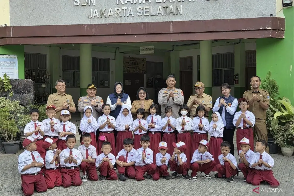 Students Taught to be Brave in Reporting to Police from Early Age