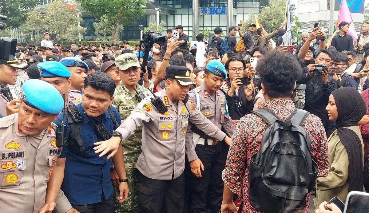Central Jakarta Police Chief Directly Manages BEM UI Demonstration Safety