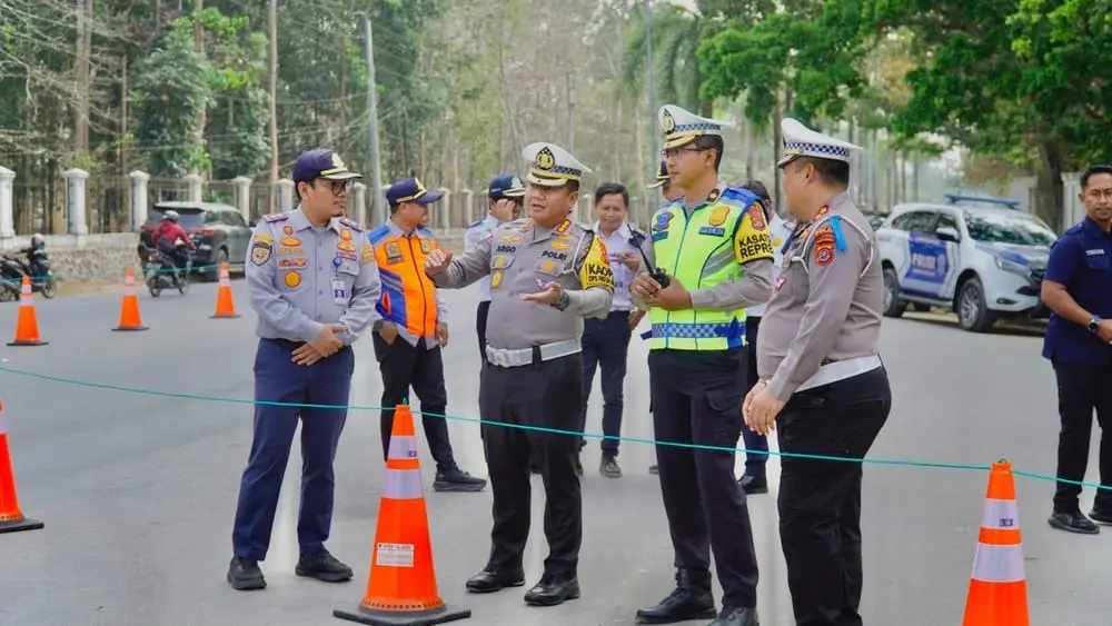 Police and BPTD Presents the First Portable Red Lights in Southeast Sulawesi