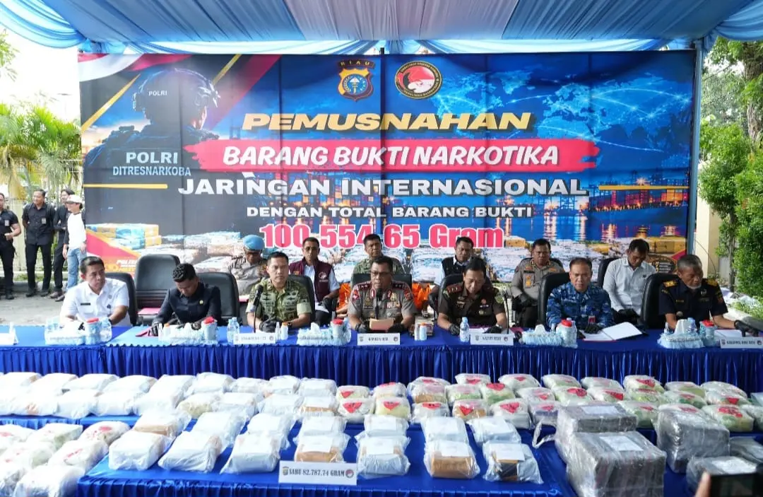drugs-worth-of-idr-14973-destroyed-by-police-in-riau