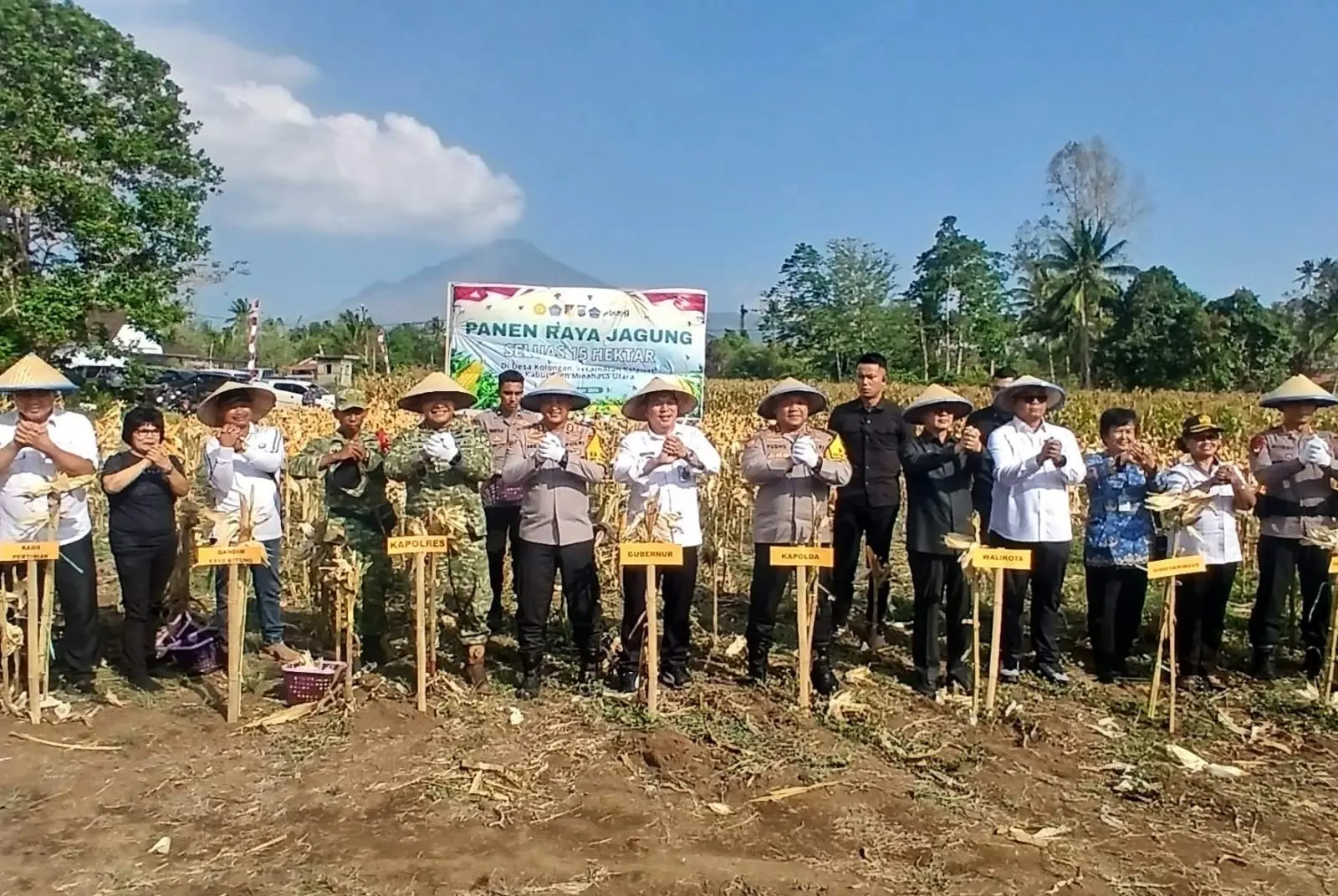 north-sulawesi-police-chief-attends-corn-harvest-in-north-minahasa