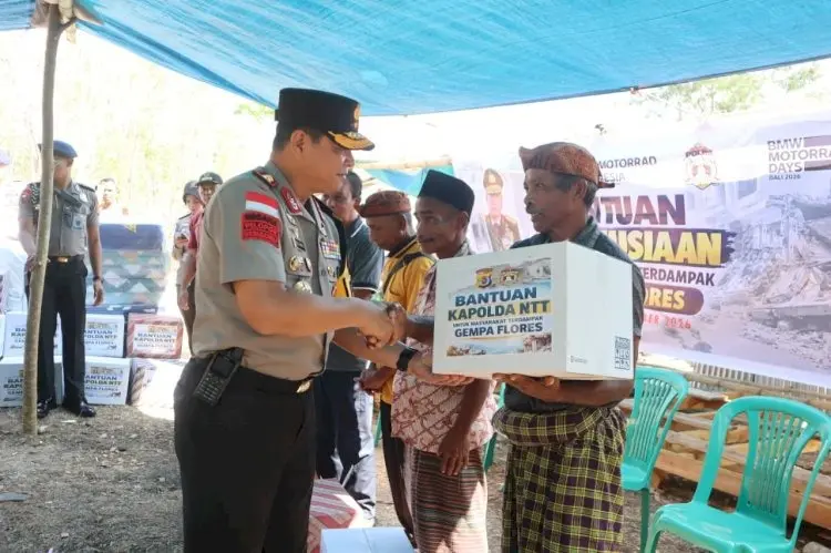 NTT Police Chief Distributes Aid to Earthquake Victims in West Manggarai