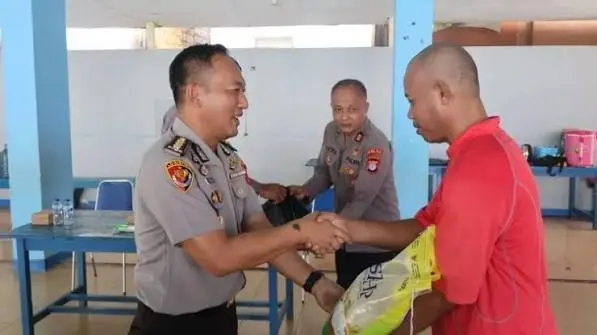 Police Foster Relationship with Community through the Poliran Program