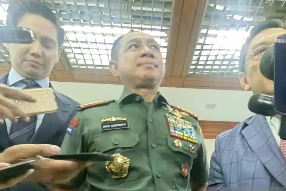 tni-commander-confirms-bulog-ceo-to-resign-from-military-service
