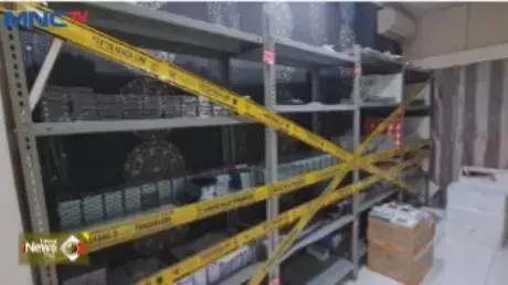 police-raids-illegal-cell-phone-assembly-in-cengkareng