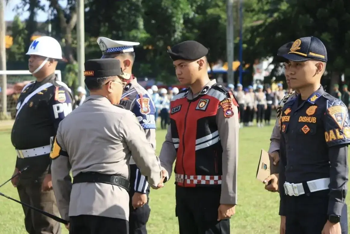 west-sumatra-police-chief-leads-security-troop-roll-call-for-holidays