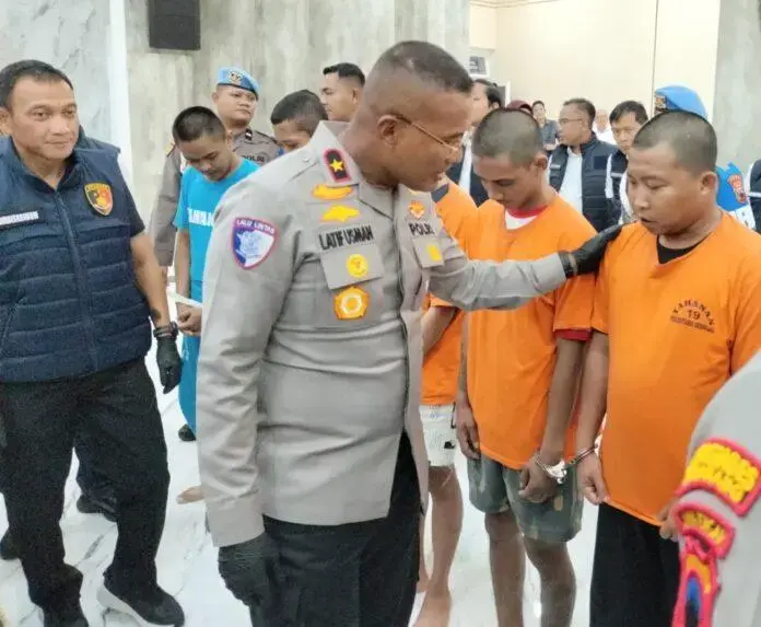 police-only-arrest-the-vandals-not-the-peaceful-demonstrators