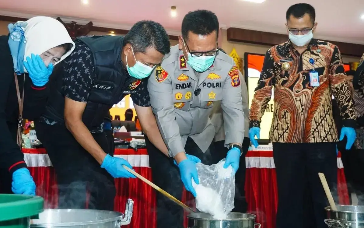 east-kalimantan-police-seize-98-kg-of-meth-28-kg-of-marijuana-in-2025