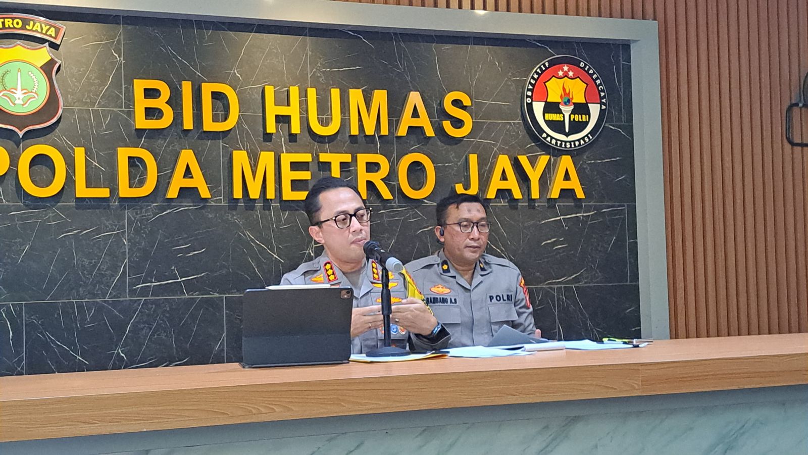 metro-jaya-police-investigate-11-officers-after-forced-seminar-disruption