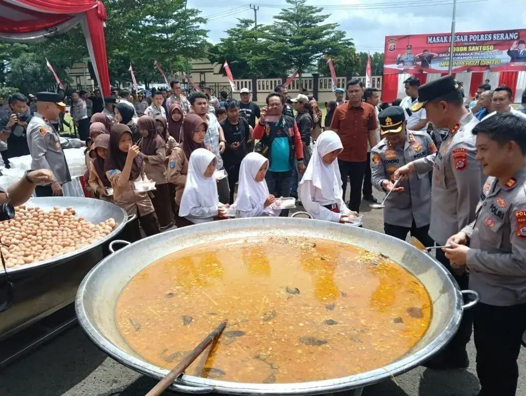 big-banquet-and-fun-quiz-held-inviting-1000-children-in-serang