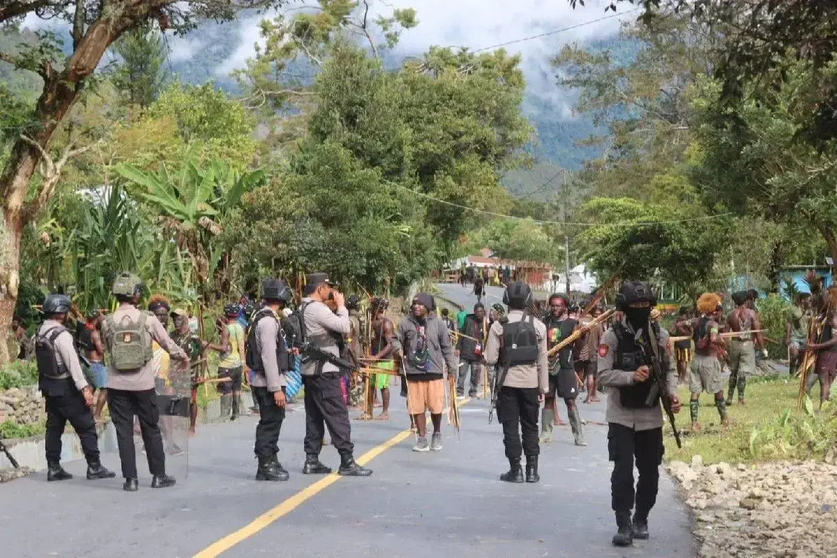 two-community-groups-clash-again-in-mulia-papua-amid-post-election-tensions