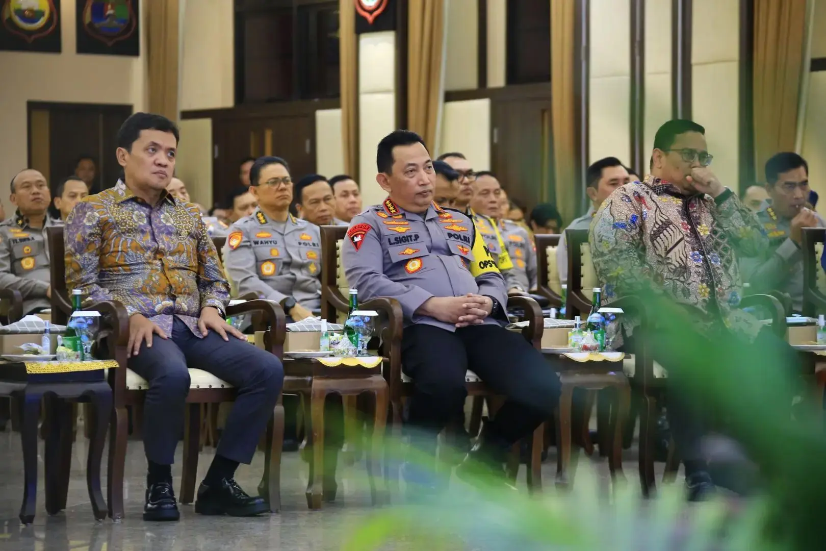 general-sigit-paid-respect-to-987-fallen-officers-in-the-opening-of-2024-rat